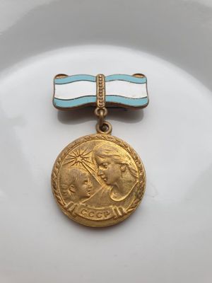 Медал материнства