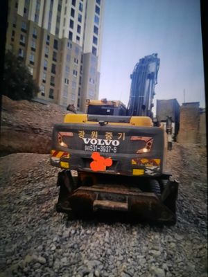 Volvo 205 sotiladi