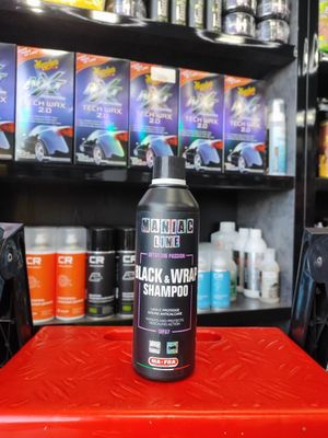 шампунь Mafra Maniac Line Black & Wrap Shampoo.