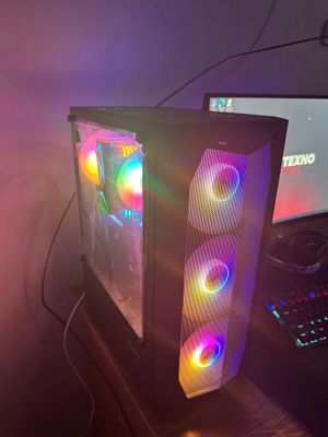 Kompyter sotiladi srochno 650$