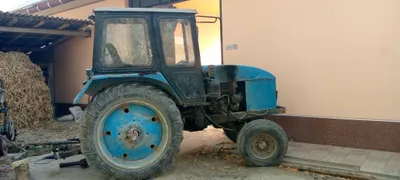 Traktor xamma anjomlari bilan sotiladi