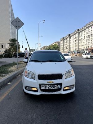 Avtomobil Nexia 3