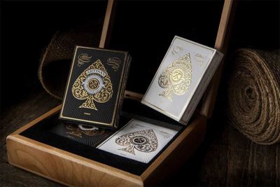 Игральные карты Theory11 Artisan Luxury Edition Wood Box Set! Новые!