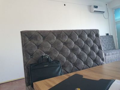Срочно продам стол с диваном