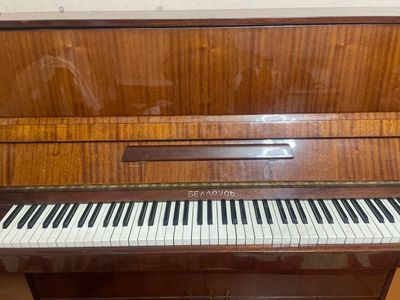 Pianino Fortepiano Belloruskiy 3 ta pedalli.