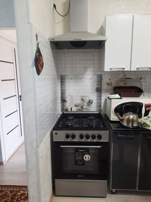 Продам газовую плиту в комплекте с вытяжкой электр