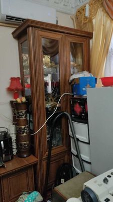 Мехмонхона учун мебел (пинал) сотилади.
