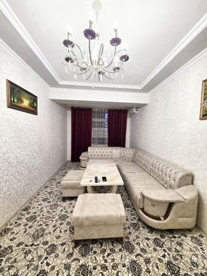 Zarafshon domi ozera oldi 1 xona 2 etaj 5 etajka