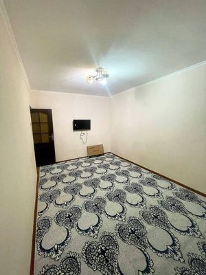 Novza metroga yaqin joygashgan 1 xonali uy kvartiraga beraman