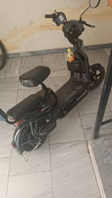 Skuter sotiladi 150$