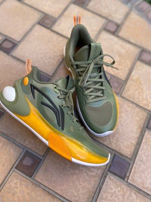 Почти новые кроссовки Li ning 41 размер