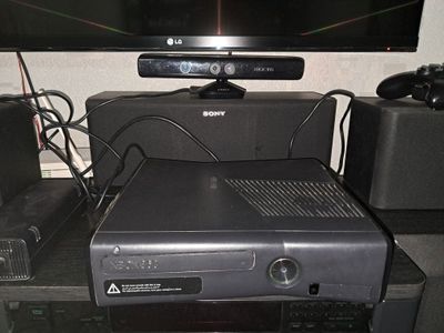 Xbox 360 игравая консоль