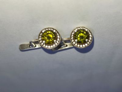 Сережки серебряные с камнем ХРИЗОЛИТ