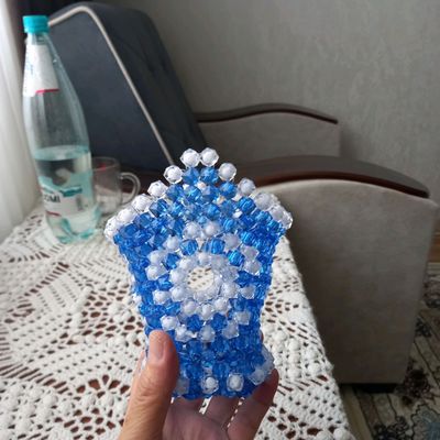 салфетница,изделия из бусин ,ручная работа