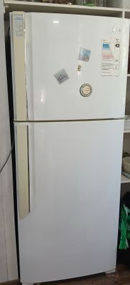Срочно продаётся холодильник LG