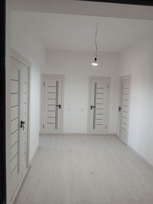 Uy atrofida bohcha, maktablar,bozor,makro, super marketlar klinika bor