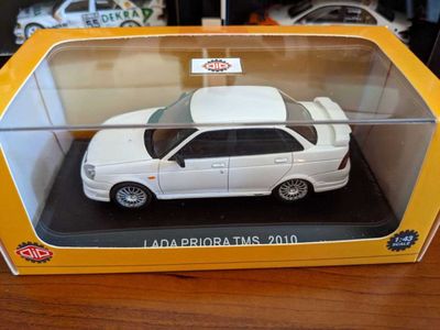 Коллекционная модель Lada Priora TMS 1:43