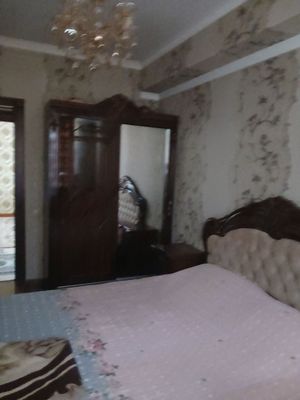 Шахар марказида жойлашган 3 хонали квартира ижарага берилади