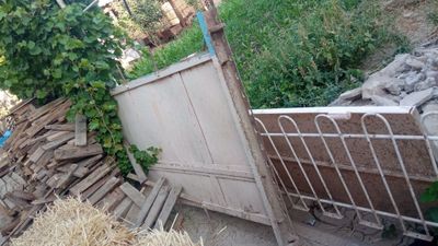 Дарвоза сотилади 2 табакали