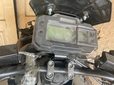 Motosikl holati yaxshi benzin matori 80% orqada