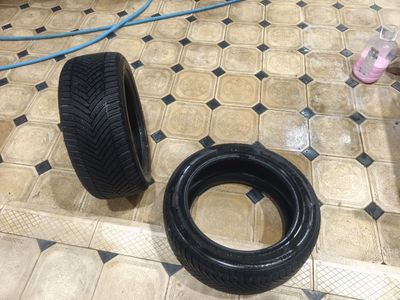 Продам Шины в отличном состоянии 245/45/R18