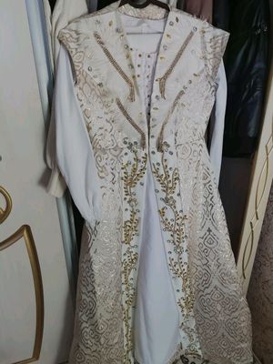 Holati yaxshi. Razmer: 44-46 Narxi: 499 000