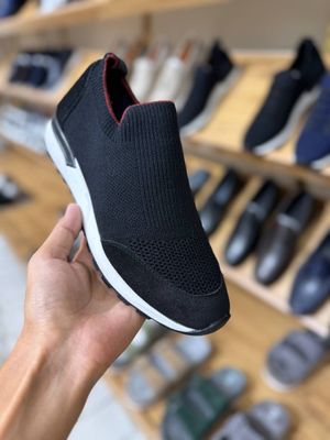 Мужской кроссовки 40-44 имеется все размеры