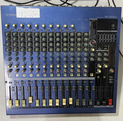 Yamaha mikser pulti (11 kanalli)