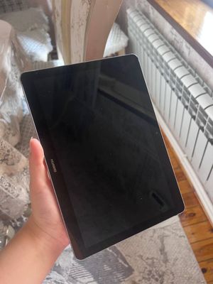 Планшет Huawei MediaPad T3 10 (AGS-L09) Состояние рабочее, без коробки