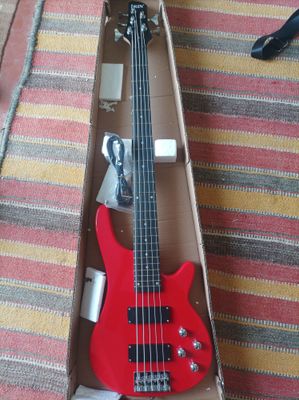 Irin Gitara bass