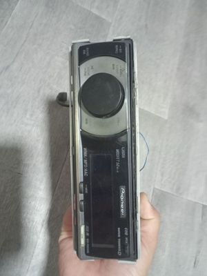 Продам Pioneer DEH-P5050UB в среднем состоянии.