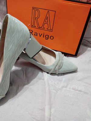 Ravigo brend 41 Razmer yangi