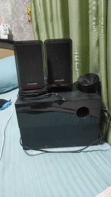 (На запчасти или ремонт) Колонки Microlab m-200