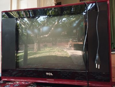 TCL televizor, ishliydi