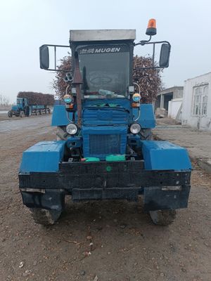 Traktor sotiladi