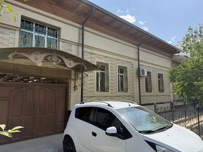 Huvaydo, Oq tunikali masjid qatorida 3,8 sotik uchastka sotiladi. Uy u
