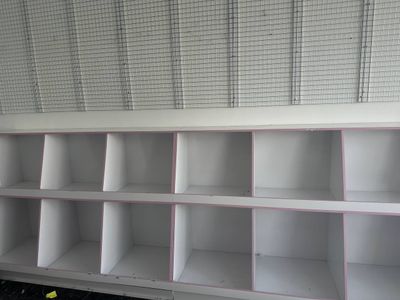 Mebel sotiladi savdo doʻkoni uchun.