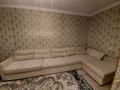 уголок размером 4м, разжвижной, бежего цвета
