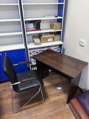 Mebel sotiladi ofis uchun