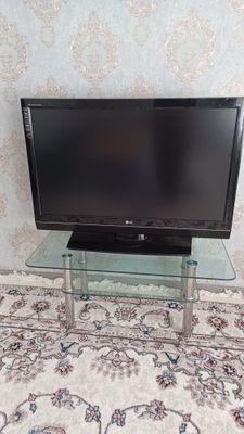 Телевизор LG 50диоганаль 1м20см работает отлично