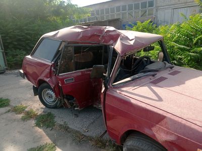 2104 (1993), кузов в аварийном состоянии,