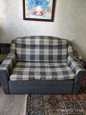 Диван кровать,ширина 1 .10*2 м,б/у