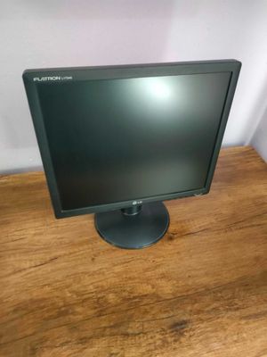 LG Flatron monitor sotiladi