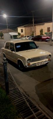 Vaz 2101 sotiladi