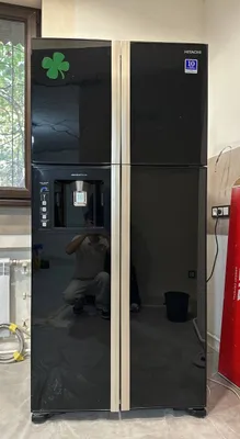 Холодильник HITACHI в идеальном состоянии