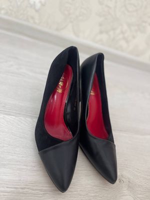 Tufli qora kabluk 9,5 sm
