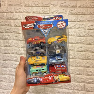 Cars 3 – Makvin va do‘stlari mashinalar to‘plami (8 dona)