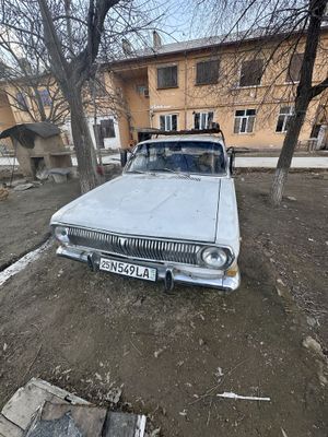 Volga Gaz 2401 sotiladi.