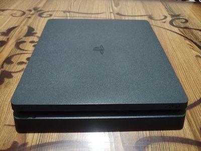 Продаётся Sony Playstation 4 slim 1TB