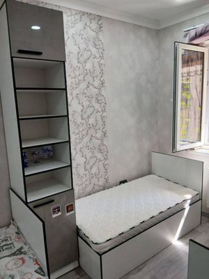 Детская мебель с матрасом + книжный шкаф в отличном состоянии